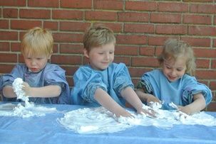 Kinder mit Schaum