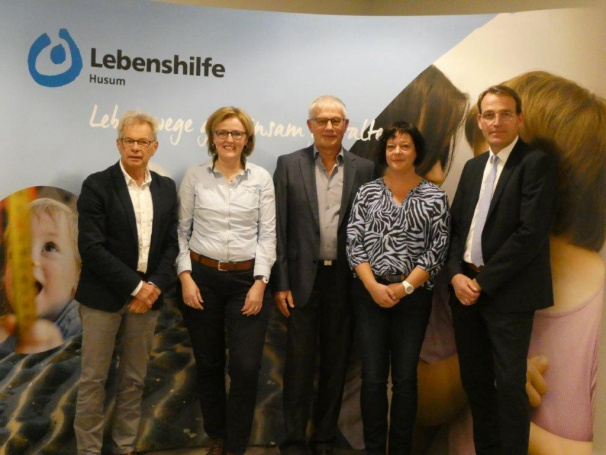 v.l.n.r. Peter Empen (Stellv. Vorsitzender), Silke Rumpf (Beisitzerin), Jürgen Swazinna (Vorsitzender), Nadine Jöhnk (Beisitzerin), Sven Christiansen (Schatzmeister) v.l.n.r. Peter Empen (Stellv. Vorsitzender), Silke Rumpf (Beisitzerin), Jürgen Swazinna (Vorsitzender), Nadine Jöhnk (Beisitzerin), Sven Christiansen (Schatzmeister)